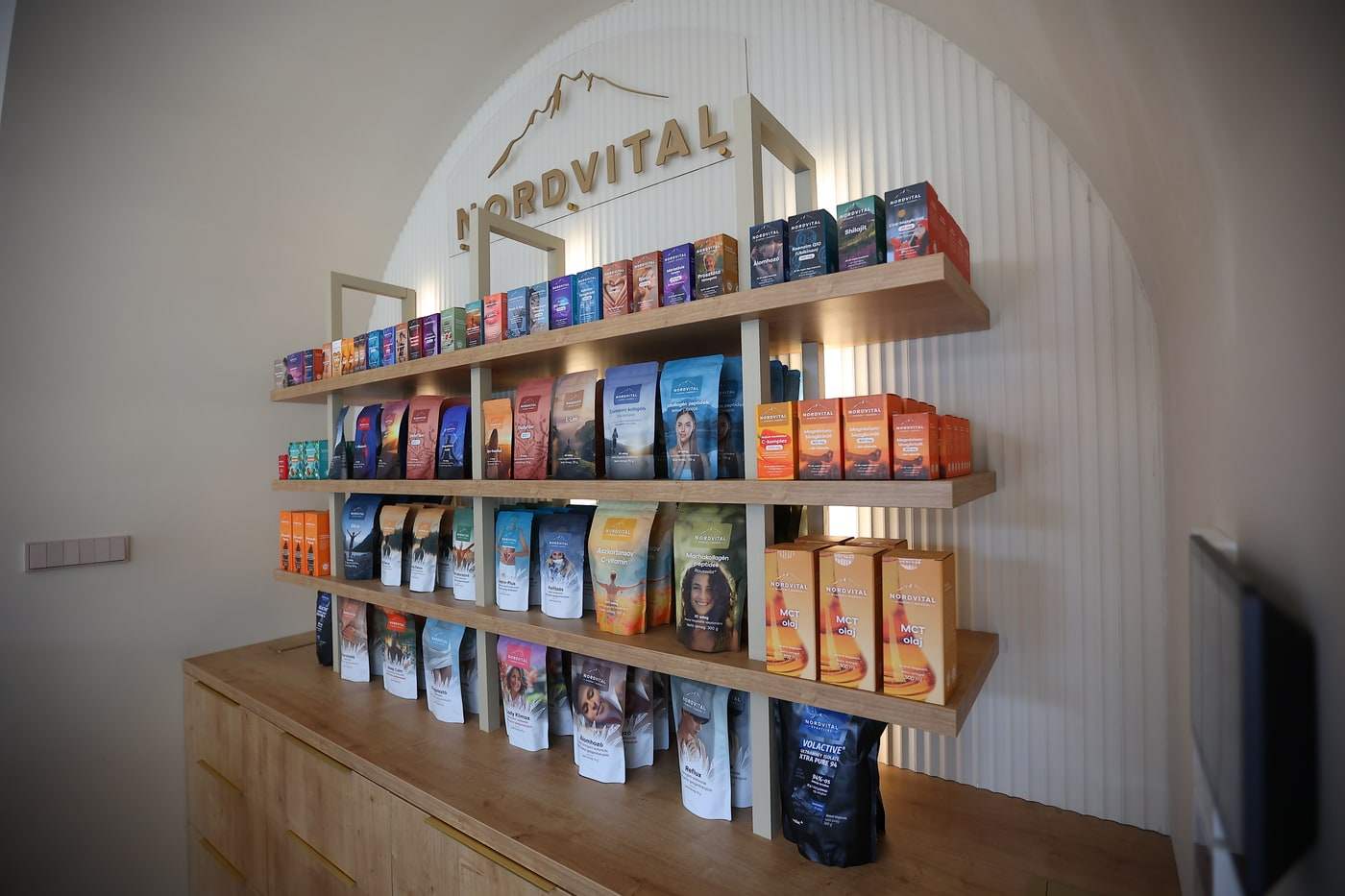 Nordvital termékpolc a stúdióban